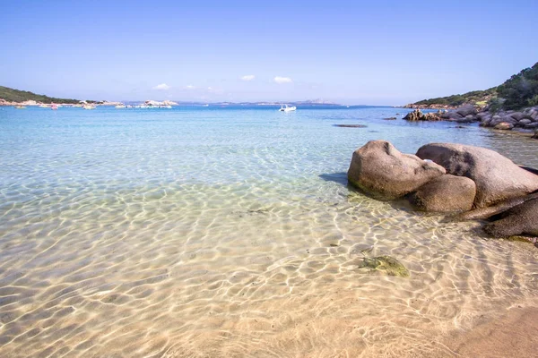 La playa de Baja Sardinia en Cerdeña, Italia — Foto de Stock