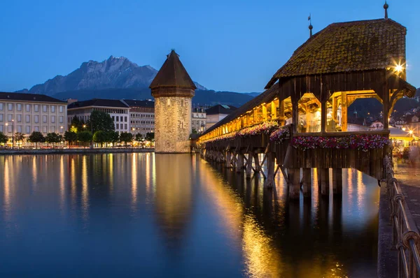 Berühmte Kapellenbrücke, Luzern, Schweiz — Stockfoto
