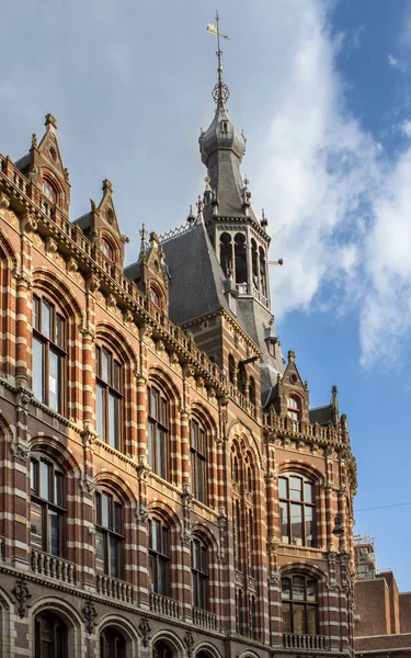 Traditional old buildings in Amsterdam — Stock Photo, Image