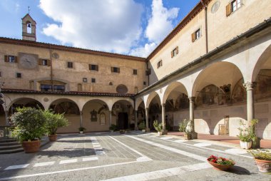 Basilica della Santissima Annunziata dış görünümünü (avlu)