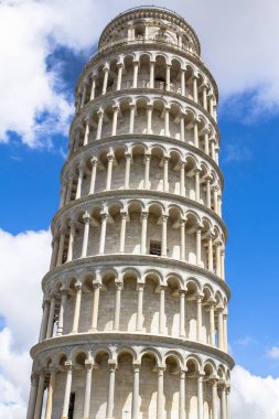 Eğik Pisa Kulesi, İtalya