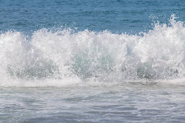 Havet vågor på sommaren — Stockfoto