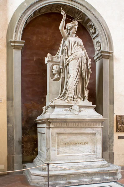 Graven med staty i basilikan Santa Croce, Florens — Stockfoto