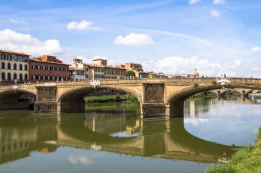 nehir üzerinde Santa trinita köprü arno. Florence. İtalya