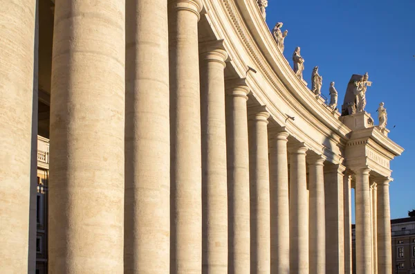 Colunas na Praça de São Pedro, Cidade do Vaticano, Itália — Fotografia de Stock