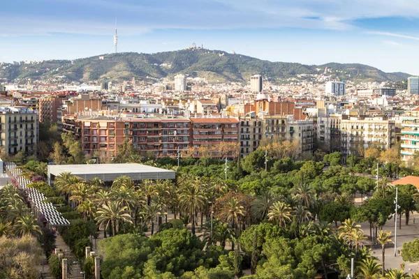 Гора Тибидабо и телебашня Collserola в Барселоне — стоковое фото