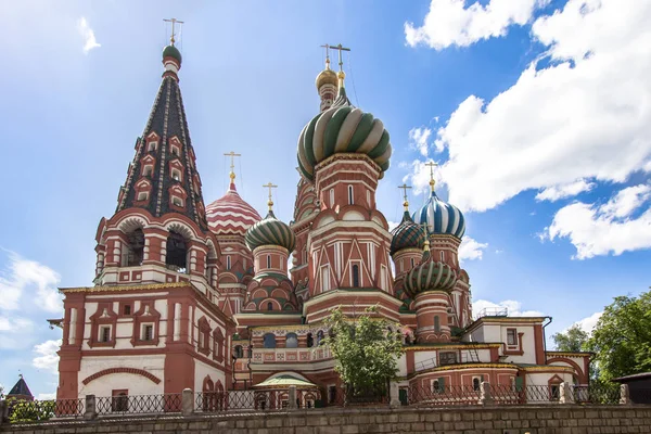 Saint basil katedralen i Moskva, Ryssland — Stockfoto