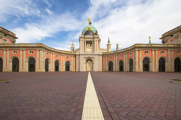 Nikolai Kilisesi ve Parlamento. Potsdam, Almanya — Stok fotoğraf