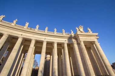 Sütunlar üzerinde St. Peter's Square, Vatikan, İtalya