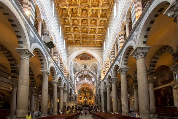 De kathedraal Binnenaanzicht Pisa, Italië — Stockfoto