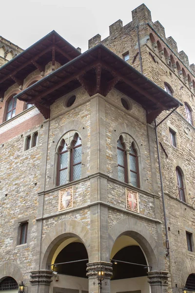 Antiguo castillo en Florencia, Italia — Foto de Stock