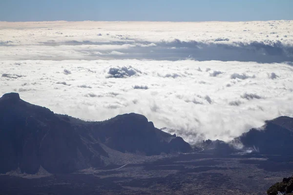 Clouds over the valley and the forest — Stock Photo, Image