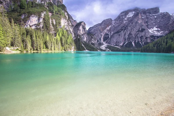 Sjön Braies i Dolomiterna, Italien — Stockfoto