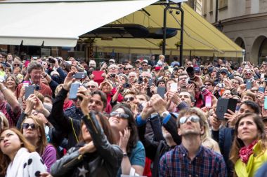 Astronomik Saat'in Prag, Çek Cumhuriyeti için izlerken turist