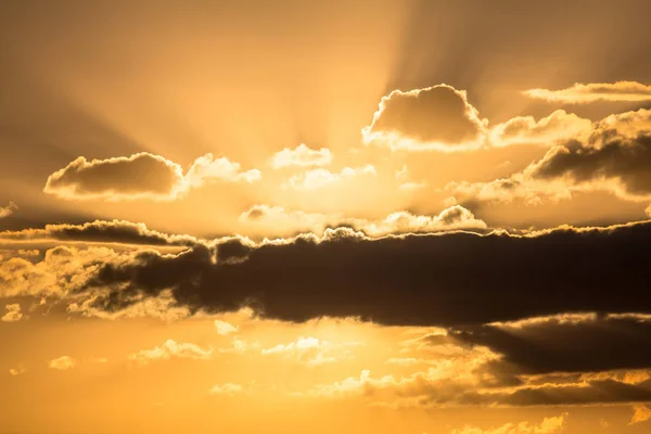 Röd solnedgång himmel — Stockfoto