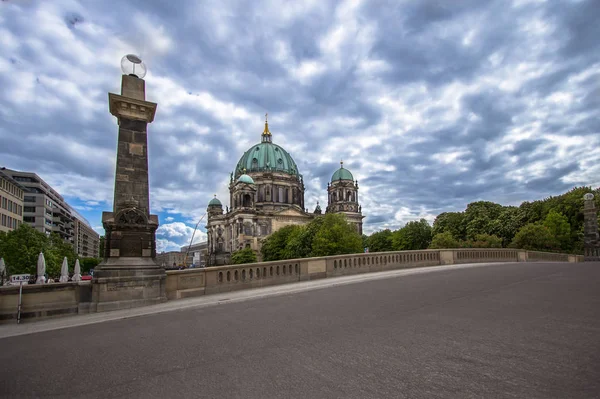 River Spree dan Katedral Berlin di Berlin, Jerman — Stok Foto