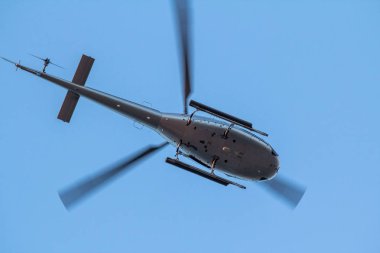 Özel helikopter uçuş, alttan görünüm