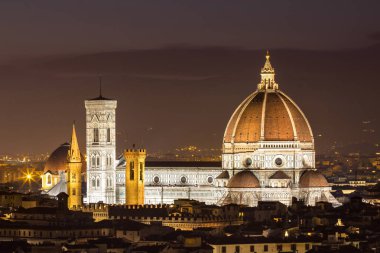 Basilica di Santa Maria del Fiore gece, İtalya Floransa'da
