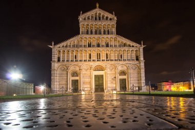Pisa İtalya katedral geceleri