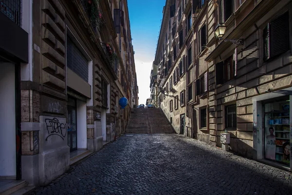 Úzké uličky starého Říma, Itálie — Stock fotografie