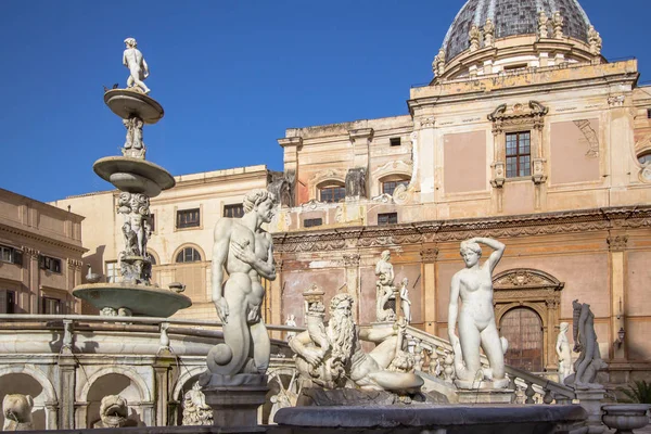 Fontána hanby na Piazza Pretoria, Palermo, Itálie — Stock fotografie