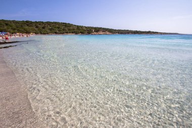 Güzel sahilde Sardunya Adası, İtalya