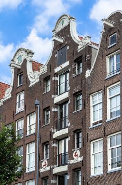 Amsterdam 'da geleneksel eski binalar