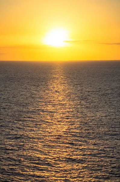 Pôr do sol sobre o mar — Fotografia de Stock