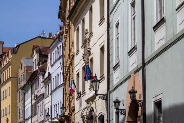 Edificios históricos en el casco antiguo de Praga, República Checa —  Fotos de Stock