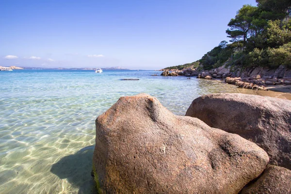 La playa de Baja Sardinia en Cerdeña, Italia — Foto de Stock