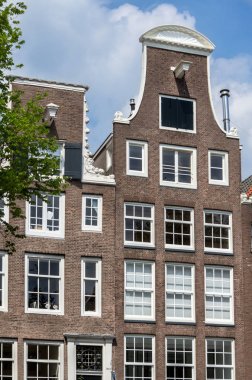 Amsterdam 'da geleneksel eski binalar