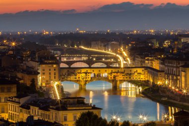 Büyük görünüm, Ponte Vecchio, gece, Firenze, Italy