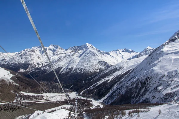 山顶上的滑雪站 — 图库照片