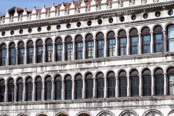 Arkady elewacji na Piazza San Marco w Wenecji, Włochy — Zdjęcie stockowe