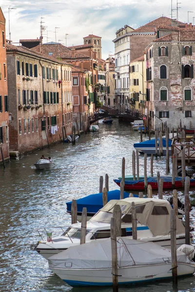 Small venetian canal, Venice, Italy — Stock Photo, Image