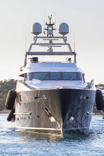 Huge luxury yacht in the sea — Stock Photo, Image