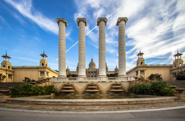 Nationalpalast von barcelona auf dem berg montjuic — Stockfoto