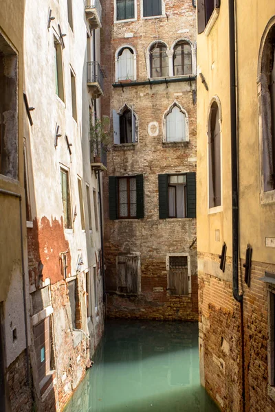 Small venetian canal, Venice, Italy — Stock Photo, Image