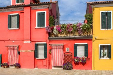 Burano, Venedik renkli evleri