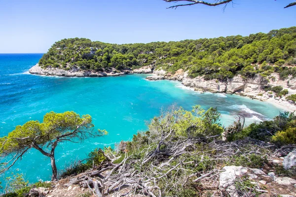 Panorama-view van Cala Mitjana, Menorca, Spanje Spanje — Stockfoto