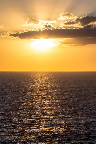 Sonnenuntergang über dem Meer — Stockfoto