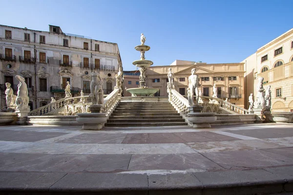 Fontaine de honte sur la Piazza Pretoria, Palerme, Italie — Photo