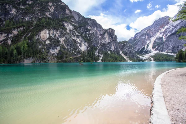 Sjön Braies i Dolomiterna, Italien — Stockfoto