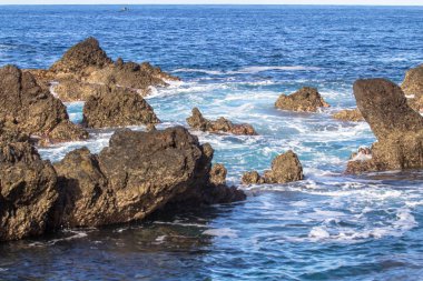 kayalık deniz sahil şeridi