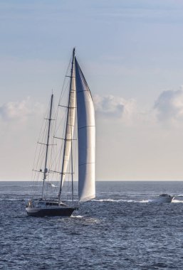 Akşamları yelken yelkenli