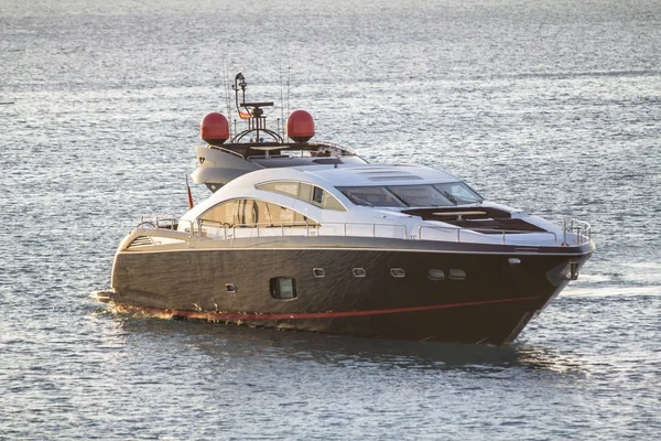 Yacht di lusso nel mare — Foto Stock