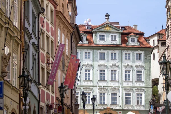 Historické budovy ve starém městě v Praze, Česká republika — Stock fotografie