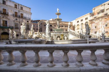 Çeşme yazıklar olsun Piazza Pretoria, Palermo, İtalya