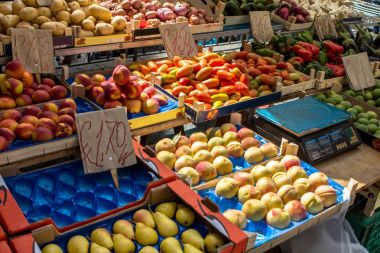 Erik ve şeftali meyve kutuları