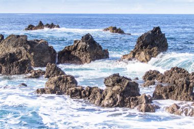 kayalık deniz sahil şeridi